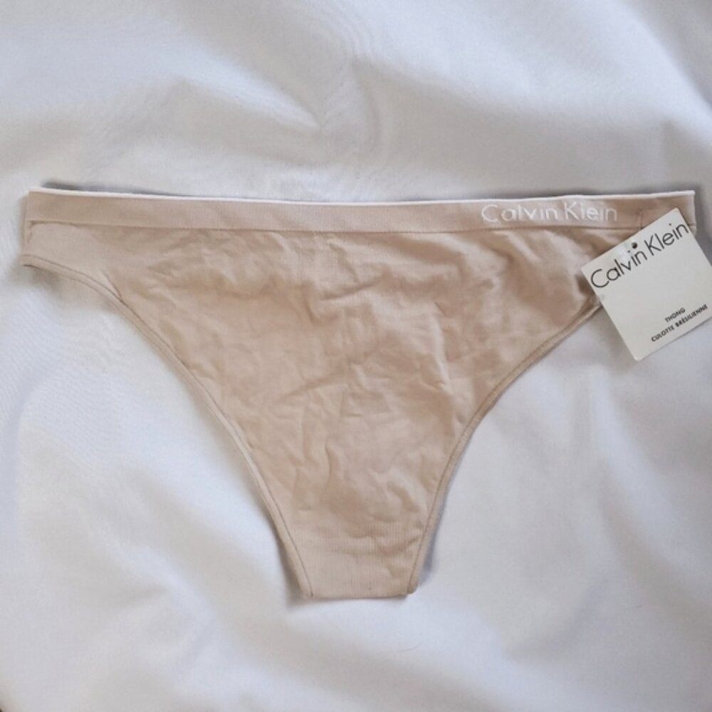 Calvin Klein Invisible Seamless Nude Thong - Large
